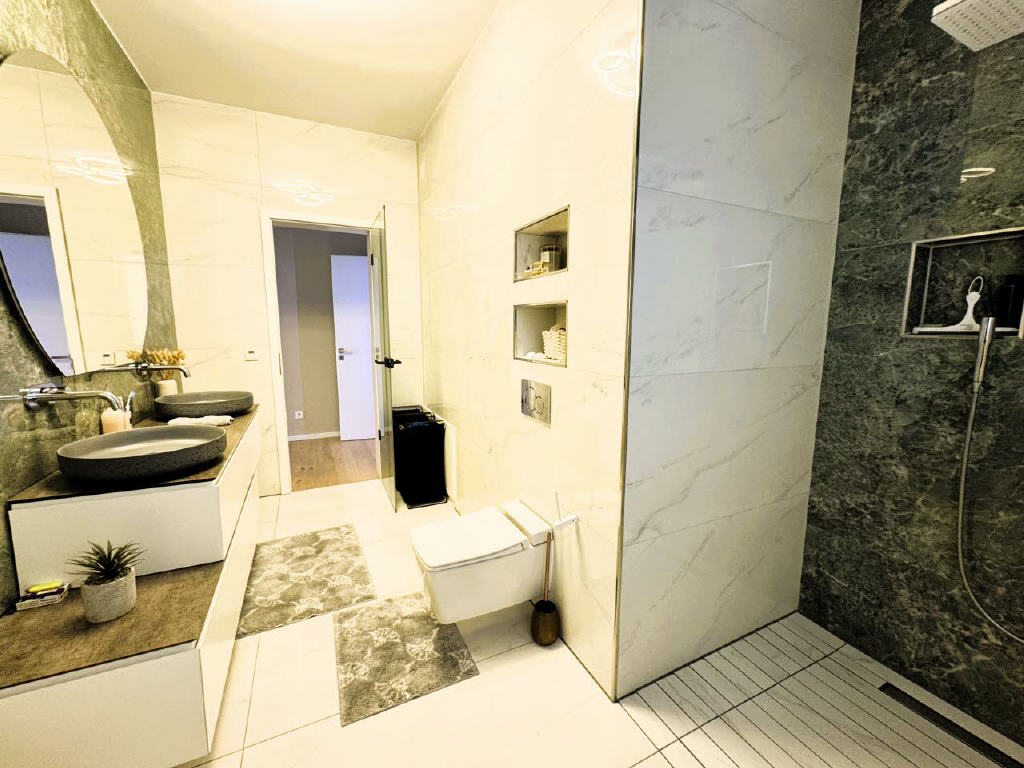 BADEZIMMER OG