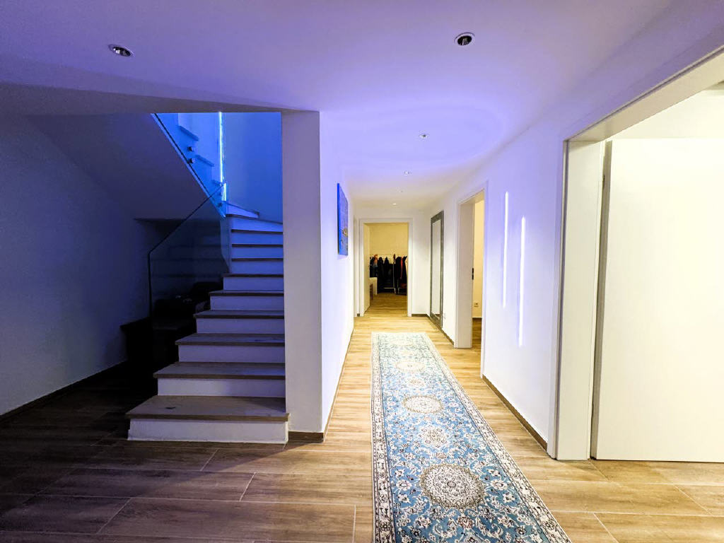 TREPPEN-AUFGANG