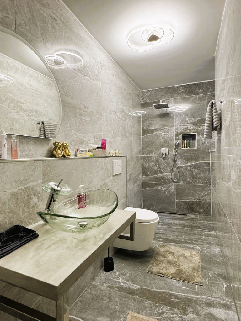 BADEZIMMER BASEMENT